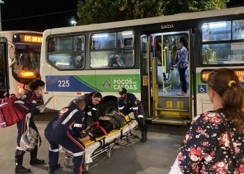 Acidente entre dois veículos da Floramar deixa motorista e passageira feridas