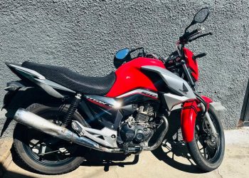 PM de Poços prende traficante, apreende drogas e recupera moto furtada