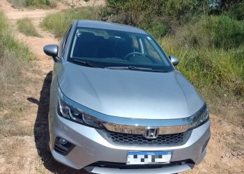 Mulher tem carro furtado em Poços de Caldas