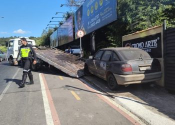 Veículos abandonados são removidos das ruas em Poços de Caldas