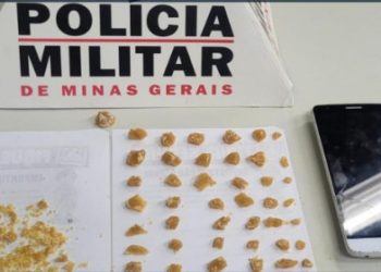 Dupla é presa suspeita de tráfico de drogas em Botelhos