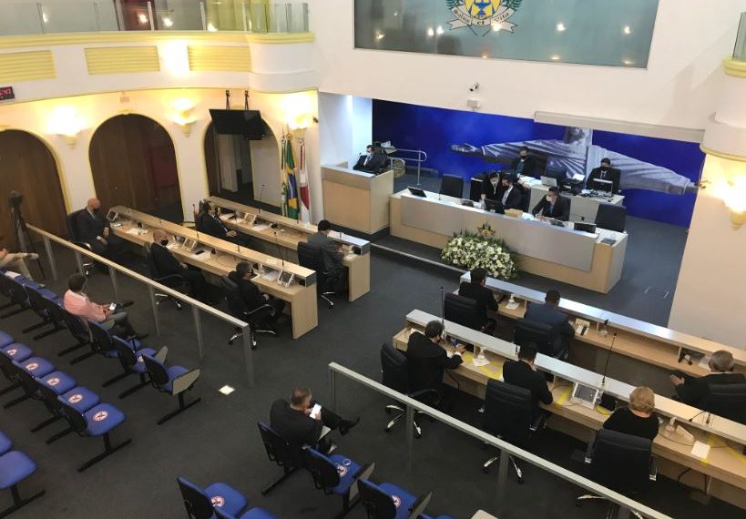 Câmara discute abono natalino para servidores públicos de Poços de Caldas