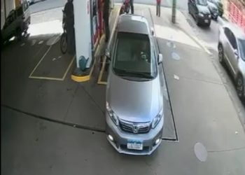 VÍDEO: homem abastece carro em posto e foge sem pagar em Poços de Caldas