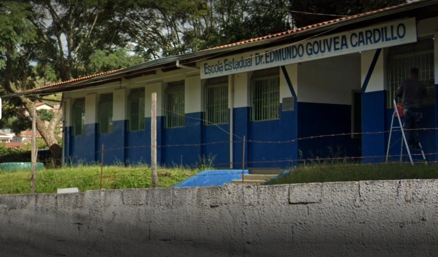 Professor é acusado de assediar alunas em escola de Poços; superintendência apura denúncia