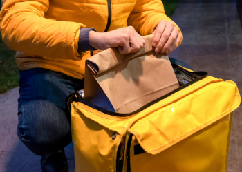 Projeto de Lei prevê estacionamento especial para entregadores de delivery