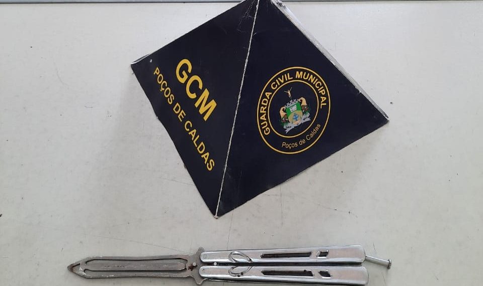 Adolescente é apreendido com canivete na porta de escola em Poços de Caldas