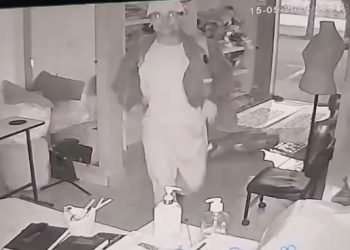 Vídeo: ladrões invadem salão de beleza em Poços de Caldas