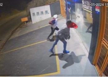 Vídeo: loja de eletrônicos é alvo de arrombamento e furto em Poços de Caldas