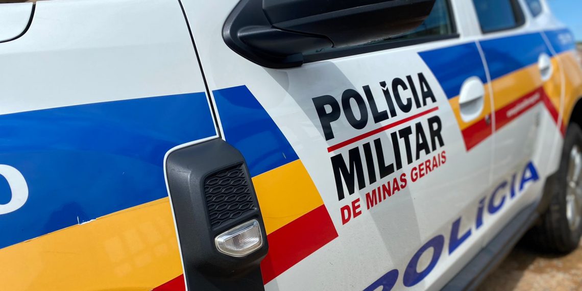 PM prende dois homens acusados de furtar restaurante em Poços