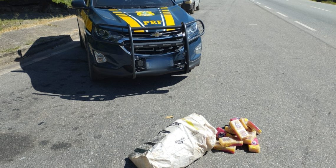 PRF prende três pessoas que saquearam carga de sabão BR-381