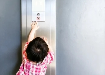 Lei sobre criança em elevador pode mudar em Poços