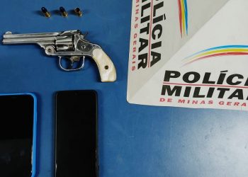 Dupla é presa com revólver e munições em Poços de Caldas