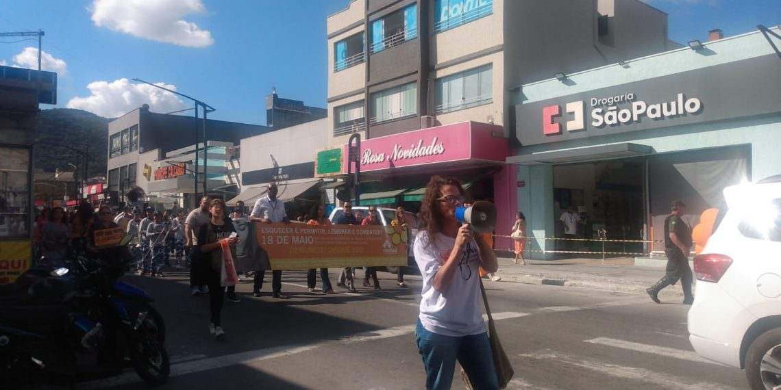 Conselho Tutelar de Poços faz passeata contra o abuso e exploração sexual de crianças e adolescentes