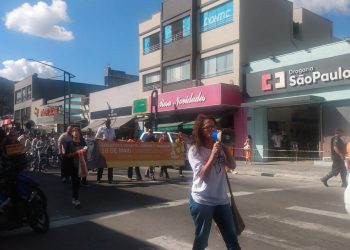 Conselho Tutelar de Poços faz passeata contra o abuso e exploração sexual de crianças e adolescentes