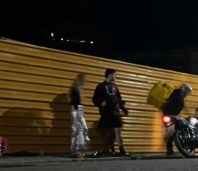 Motoentregador é acusado de importunação sexual contra modelo no centro de Poços de Caldas