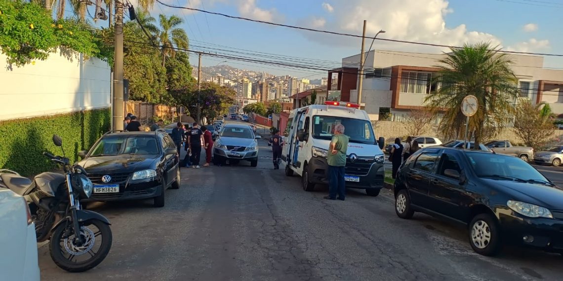 Motociclista fica ferido após acidente no Centro de Poços de Caldas