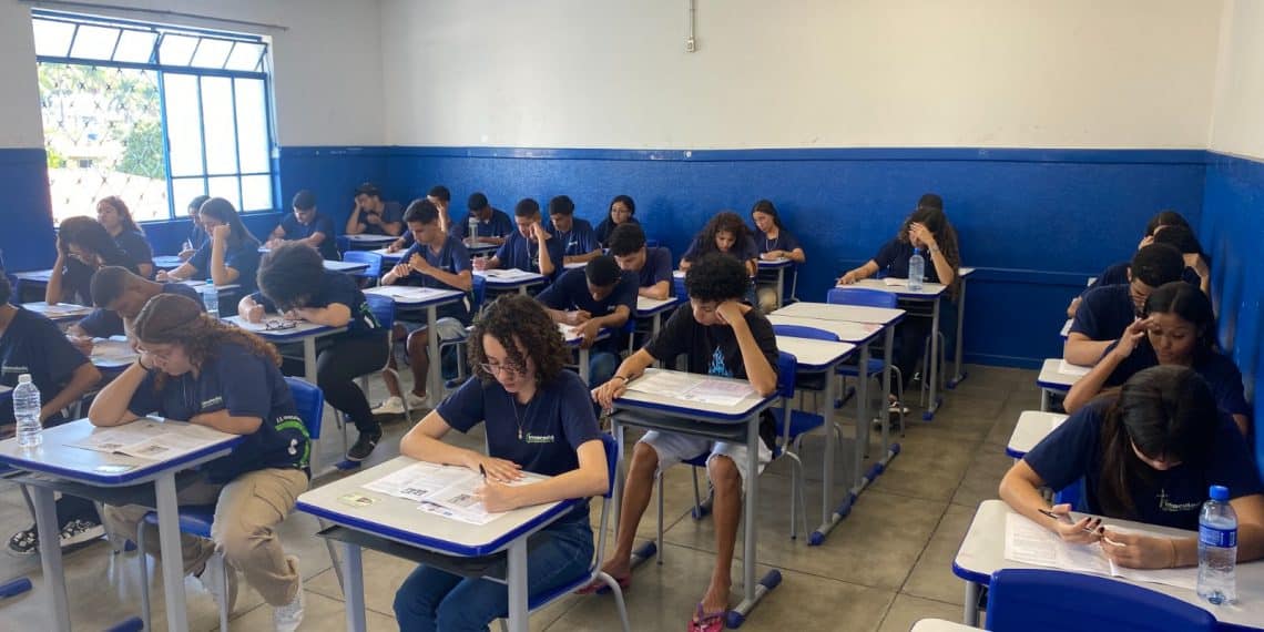 Escolas estaduais têm aplicação do Enem MG nesta semana
