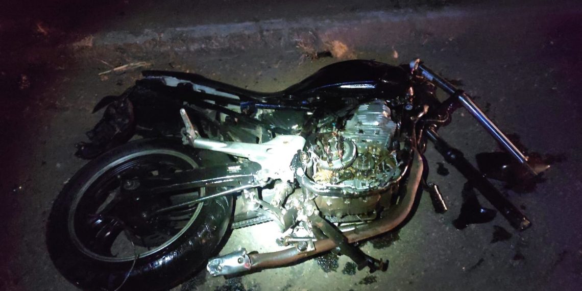 Acidente entre dois carros e uma moto deixa vítima grave na MG 491