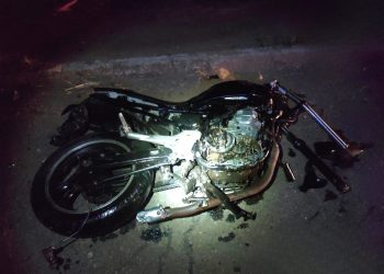 Acidente entre dois carros e uma moto deixa vítima grave na MG 491