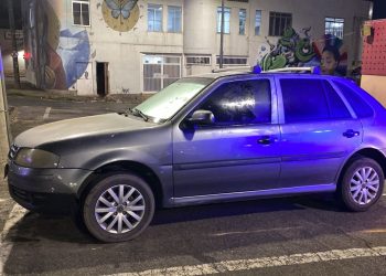 Homem tenta furtar carro no centro de Poços e é preso em flagrante