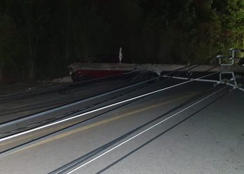 Motorista alcoolizado derruba 6 postes de energia em Poços de Caldas