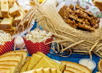 Procon realiza pesquisa de preço de produtos de festa junina em Poços