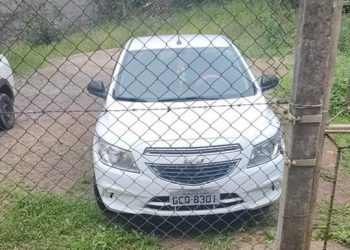 Motorista de aplicativo pula de carro em movimento após ser rendida por assaltantes