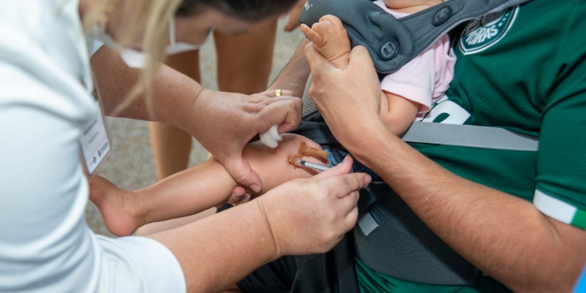 Governo de Minas reforça importância de vacinação contra coqueluche