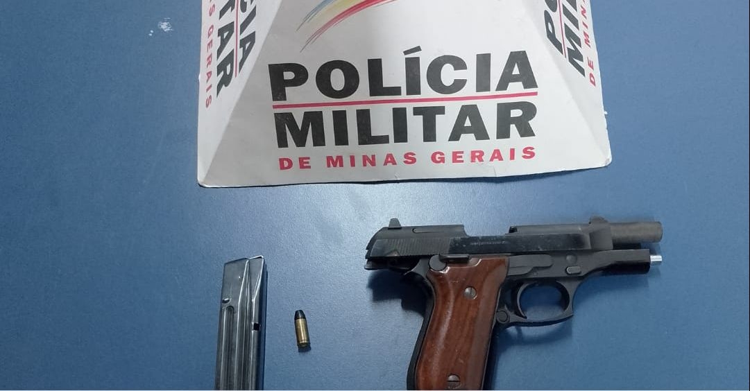 Discussão e disparo de arma de fogo terminam com pai e filhos presos em Poços
