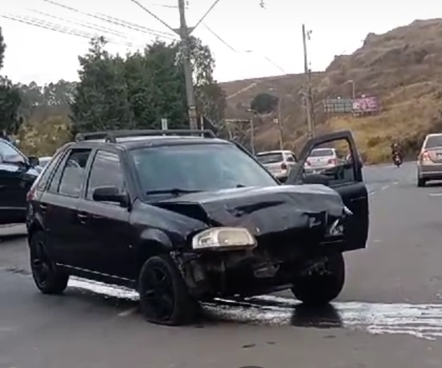 Condutor é preso por embriaguez após acidente em Poços de Caldas