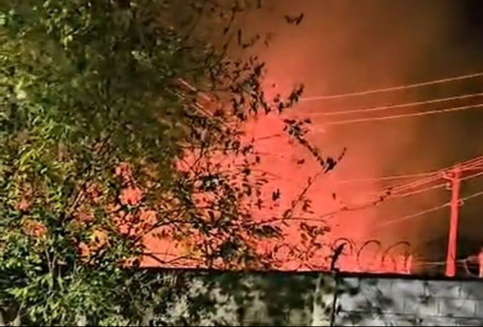 Bombeiros combatem incêndio em subestação de energia em Andradas