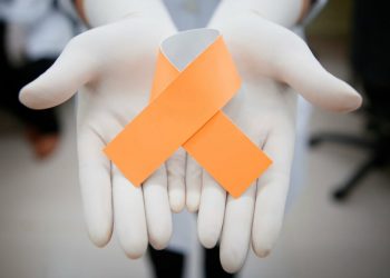 Cristo de Poços de Caldas fica Laranja pela Luta contra Queimaduras