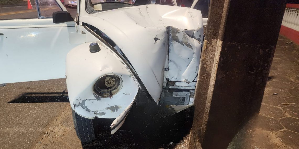 Acidente entre moto e Fusca deixa vítimas com ferimentos graves no Sul de Minas