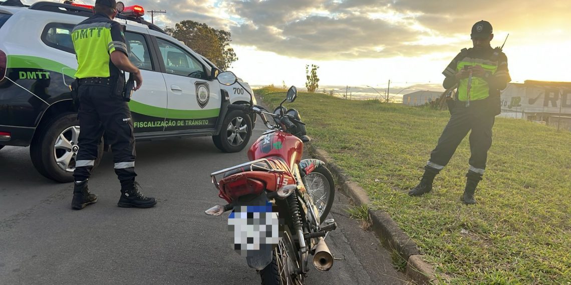 Demutran apreende mais uma moto com escapamento barulhento em Poços de Caldas