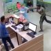 Imagens mostram confusão após homem ameaçar enfermeiro com faca em Poços