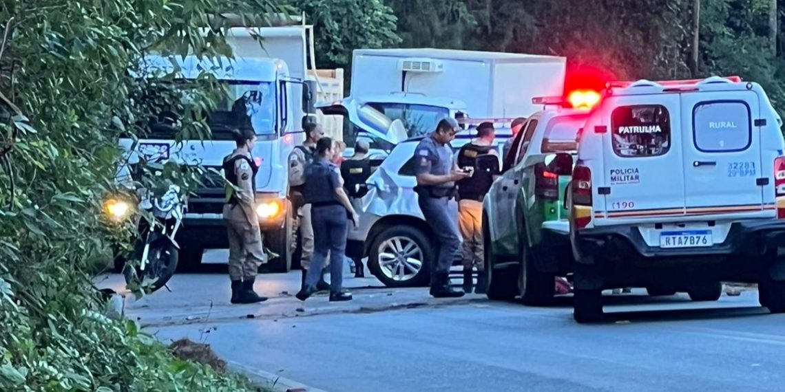 Criminosos sofrem acidente em carros roubados na Serra de Campestrinho