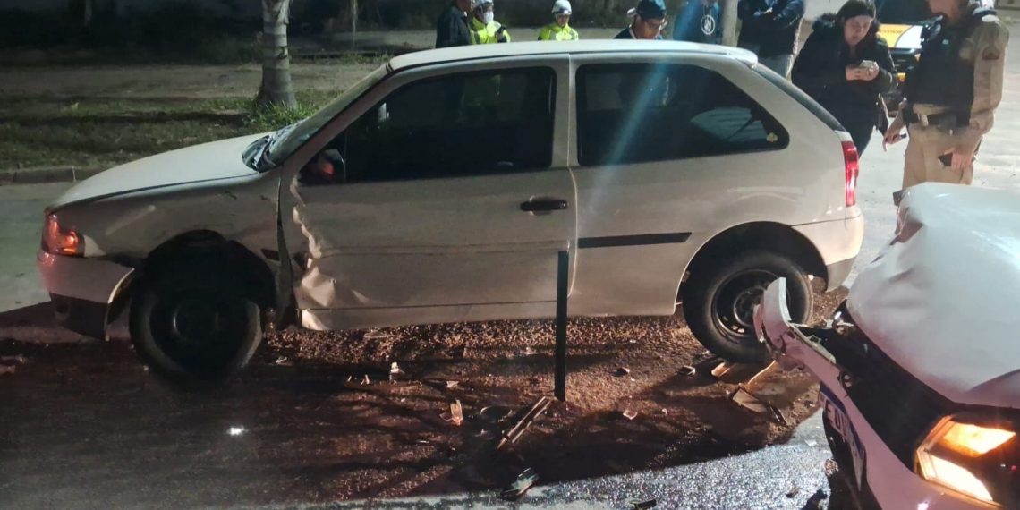 Motoristas colidem em trevo na zona sul de Poços de Caldas