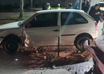Motoristas colidem em trevo na zona sul de Poços de Caldas