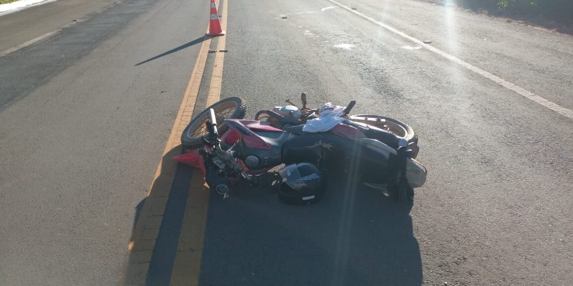 Acidente entre Fusca e moto em estrada no sul de Minas deixa adolescente em estado grave