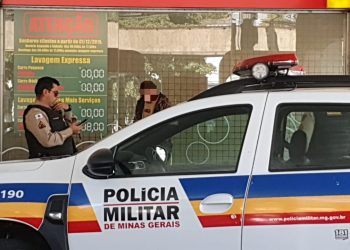 Motorista embriagado provoca acidente entre três veículos em Poços