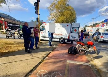 Motociclista fica ferido em acidente na região oeste de Poços de Caldas