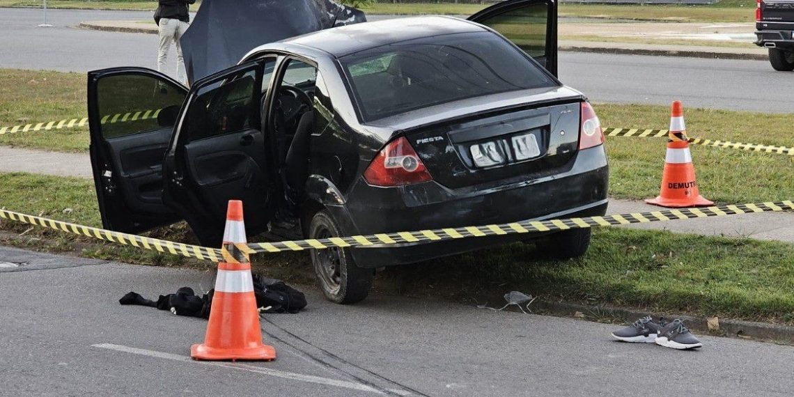 Motorista foge de blitz e atinge motociclista e ciclista em Poços