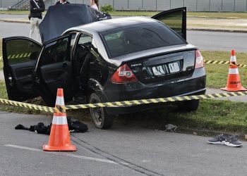 Motorista foge de blitz e atinge motociclista e ciclista em Poços