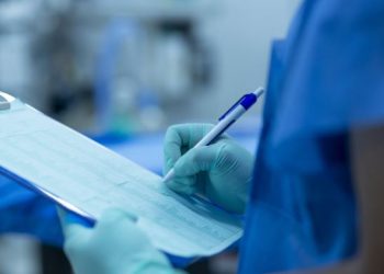 Mulher vítima de violência doméstica terá prioridade em cirurgia reparadora