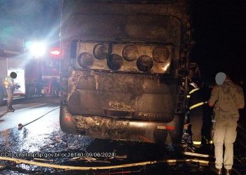 Ônibus com destino ao Sul de Minas pega fogo na SP- 344