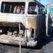 Kombi fica destruída após pegar fogo em Poços de Caldas