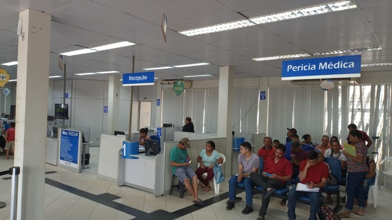 Servidores do INSS entram em greve por tempo indeterminado