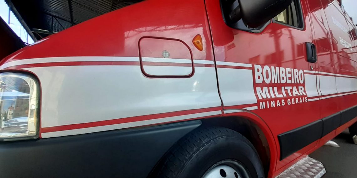 Incêndio consome 5 mil metros quadrados de vegetação em Poços