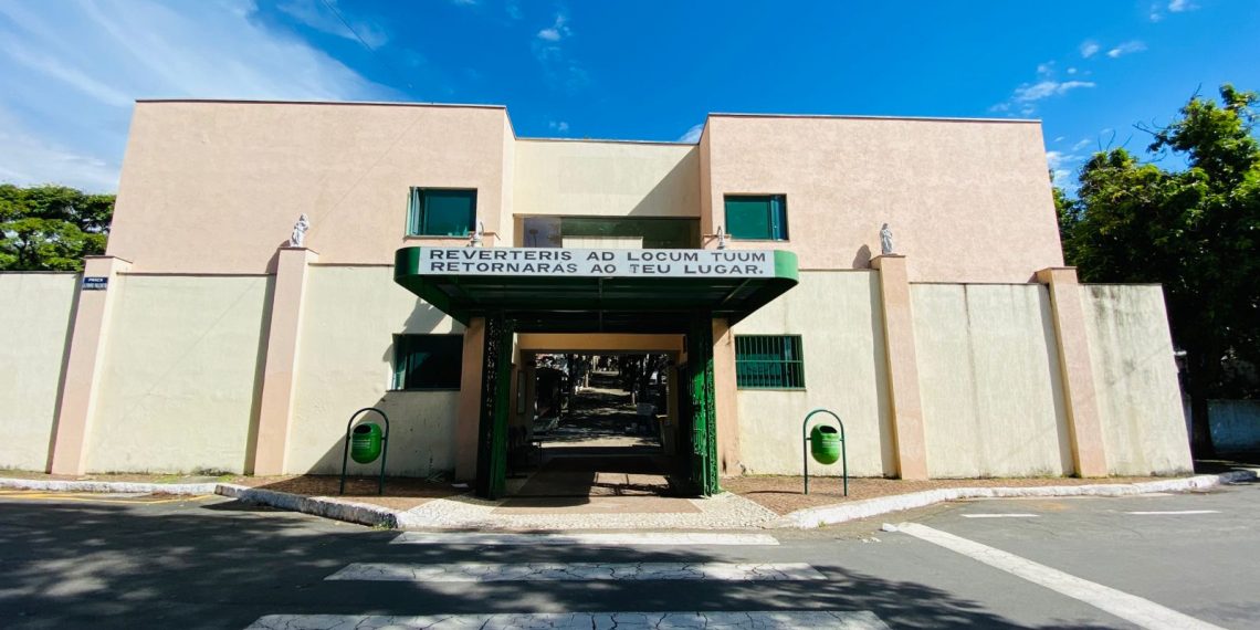 Motociclista é sepultado em Poços após acidente na zona leste