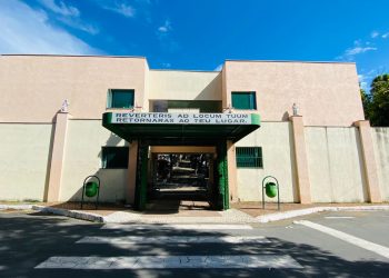 Motociclista é sepultado em Poços após acidente na zona leste